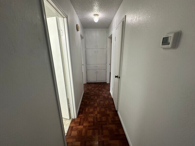 Building Photo - AVAILABLE NOW!