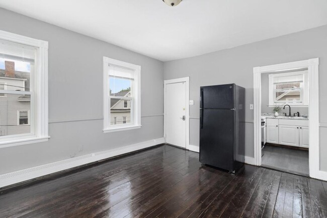 Building Photo - 748-750 Atwells Avenue