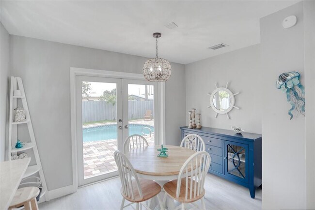 Building Photo - 1437 NE 25th St