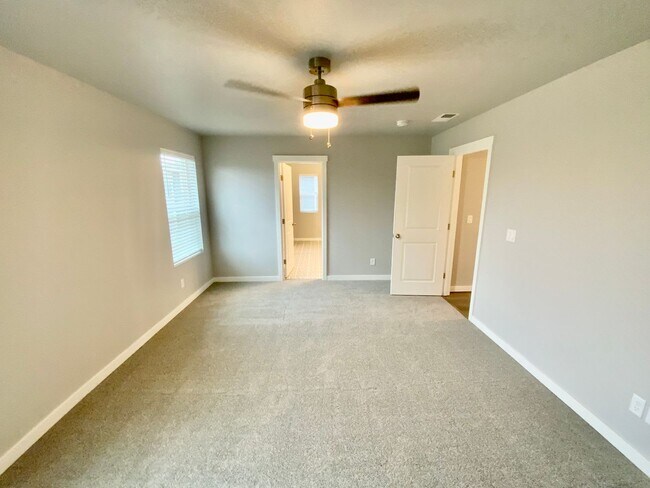 Building Photo - 914 Burwood St SE