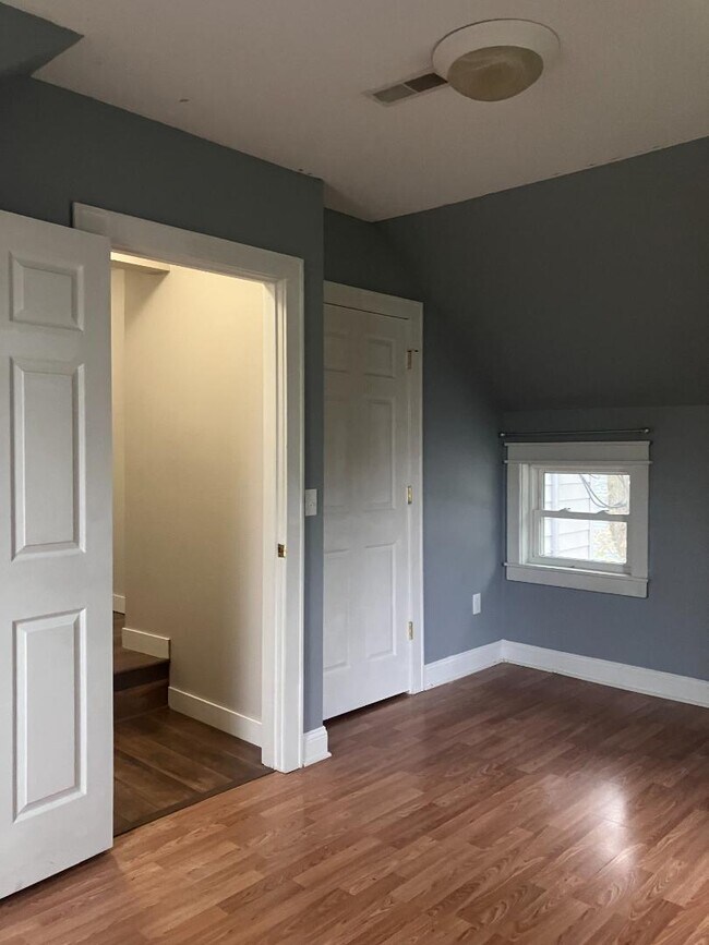 Building Photo - 327 Elm Ave