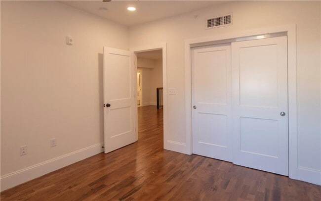 Building Photo - 15 Cranston Ave