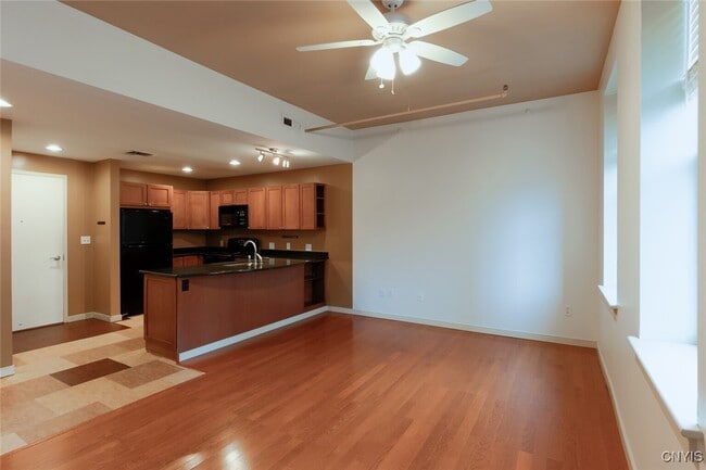 Building Photo - 208 W Water St