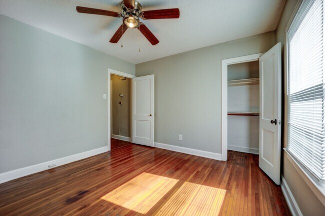 Building Photo - Freshly Updated 3 Bedroom House