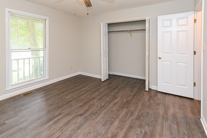 Building Photo - 157 Greenwood Dr
