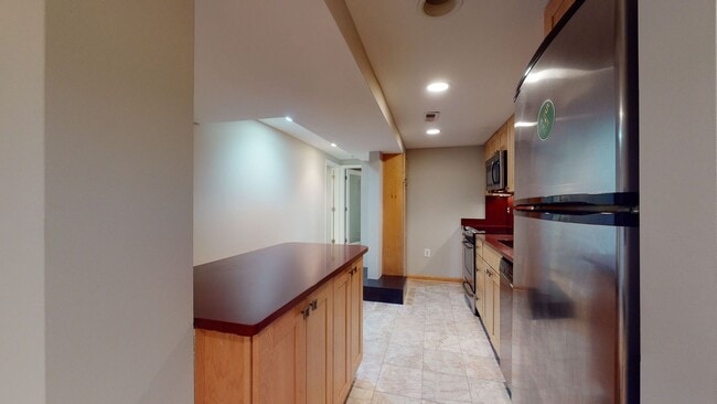 Building Photo - Spacious Two Bedroom Two Bathroom Petworth...