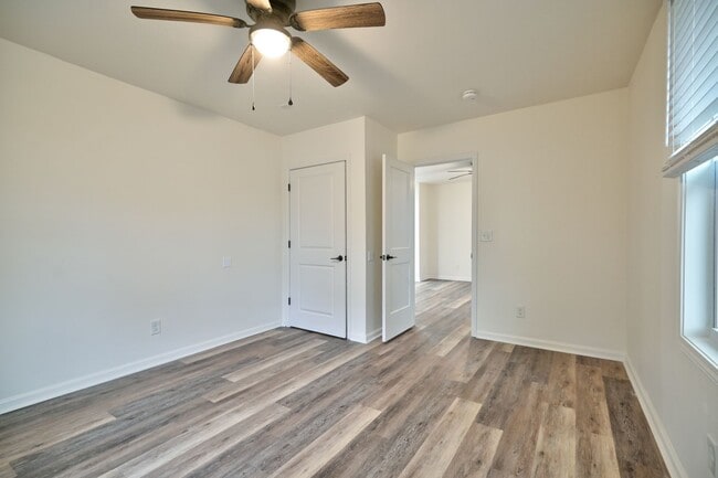 Building Photo - COMING SOON! Modern Living Awaits in This Fully Renovated 2BR Home in Rock Hill!