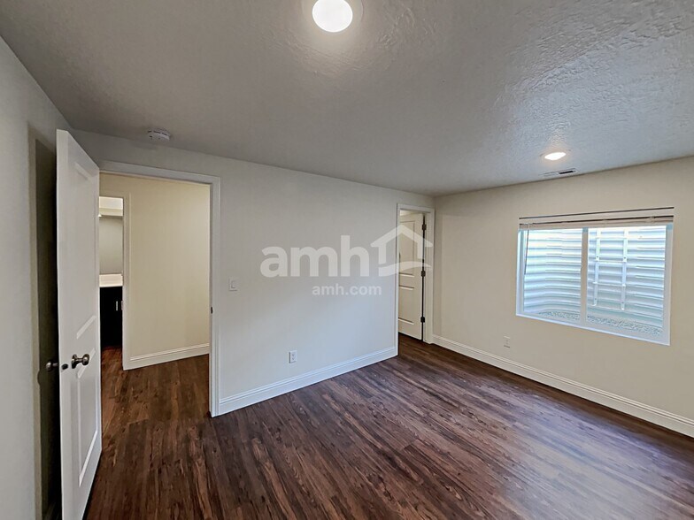 Building Photo - 7413 S Copper Rim Dr