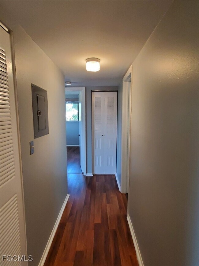 Building Photo - 5713 Foxlake Dr