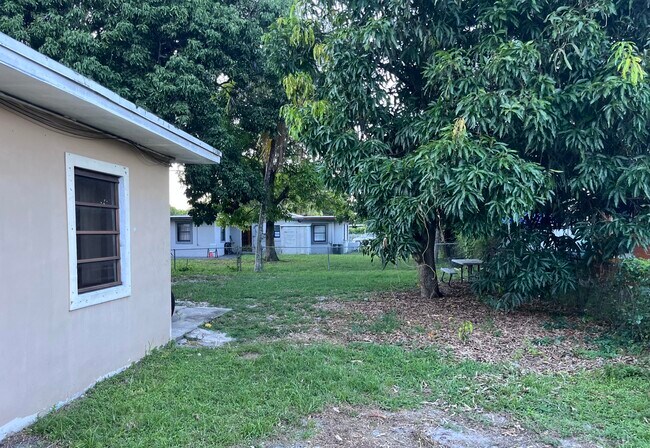 Building Photo - 1121 NW 140th Terrace