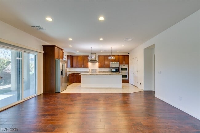 Building Photo - 10465 Saddle Mountain St