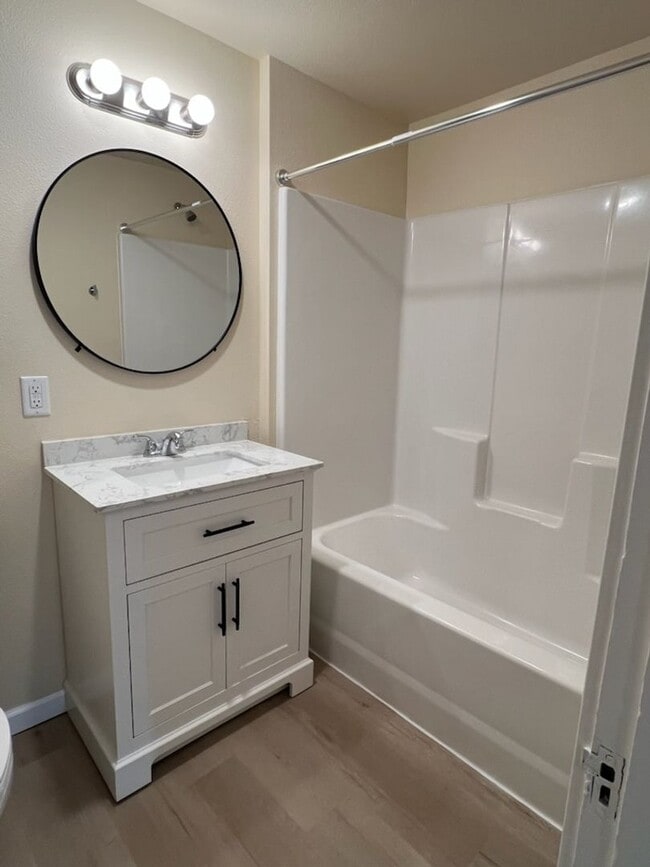 Building Photo - 522 Orondo Ave