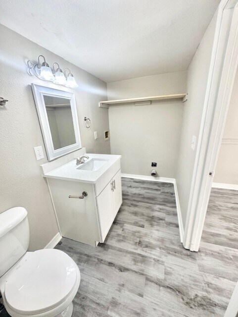 Building Photo - 601 Skyview Dr