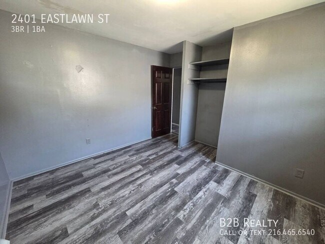 Building Photo - 2401 Eastlawn St