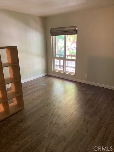 Building Photo - 1127 E Del Mar Blvd
