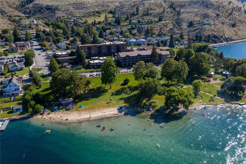 Building Photo - 113 N E Center St