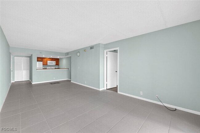 Building Photo - 2885 Palm Beach Blvd