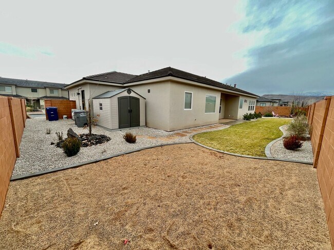 Building Photo - Lovely Four-Bedroom in Ivins with 3-Car Garage and Small RV parking Has Lots of Upgrades