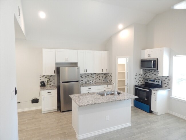 Building Photo - 230 Northlawn St