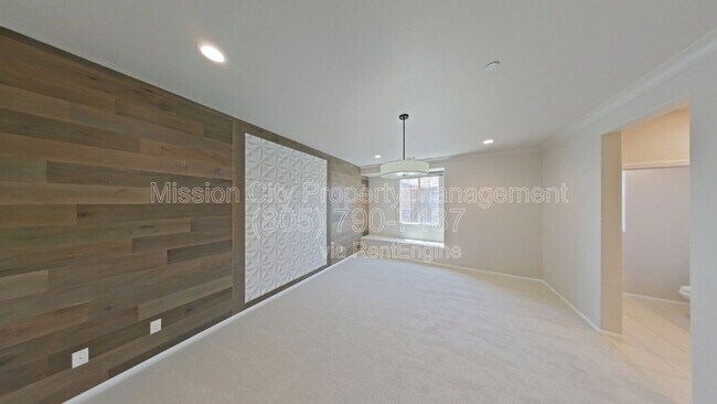 Building Photo - 6600 Calle Koral