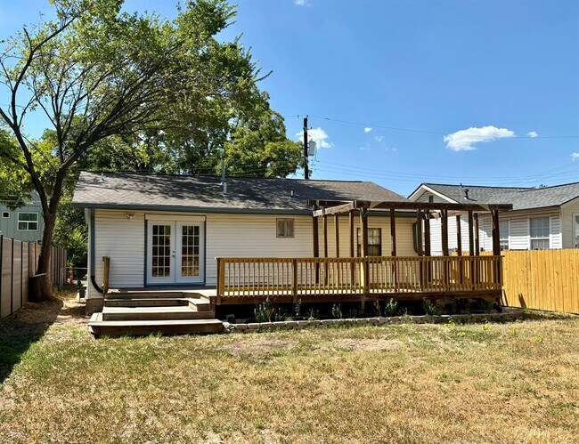 Building Photo - 1123 Christie Dr