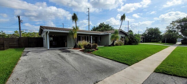 Building Photo - 949 W Royal Palm Rd