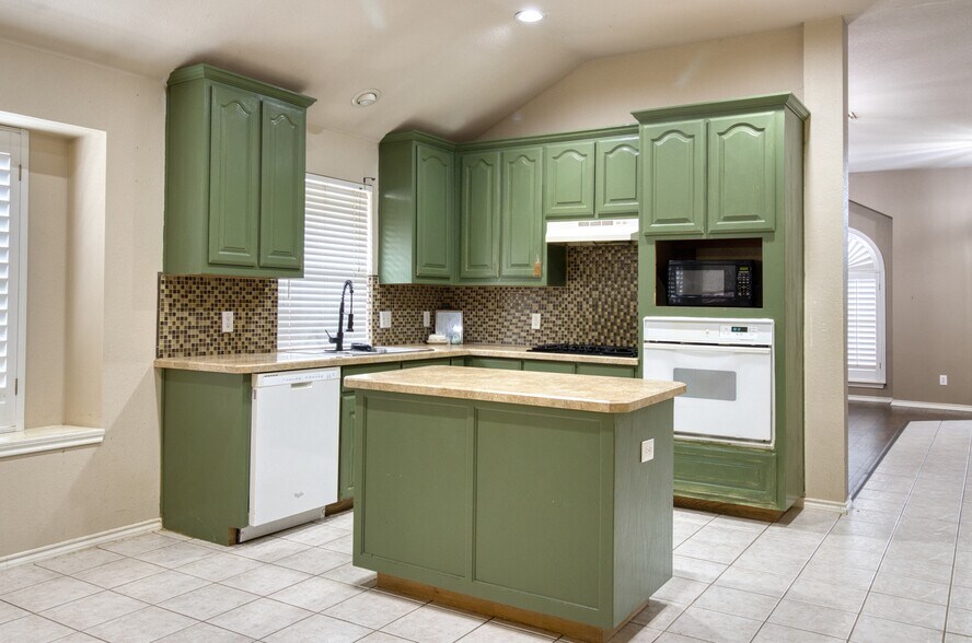 Building Photo - 8755 Sunset Trace Dr