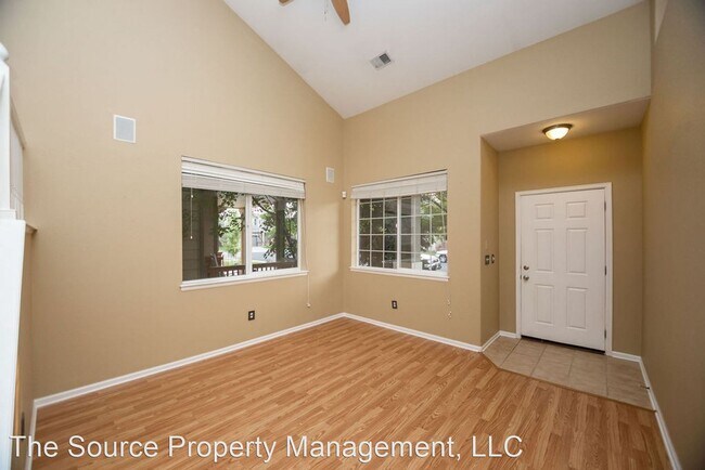 Building Photo - 2 br, 2.5 bath House - 1020 Fenwick Dr