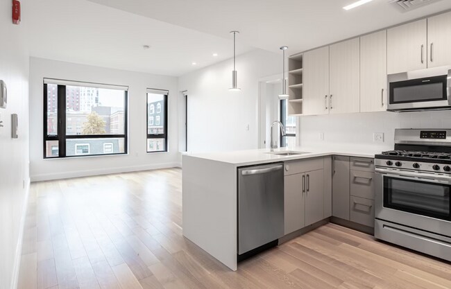 Building Photo - 627 Columbus Ave