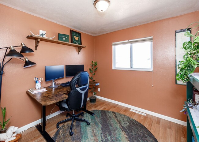 Building Photo - 3 Bedroom/1 bath in Cheyenne Mountain area