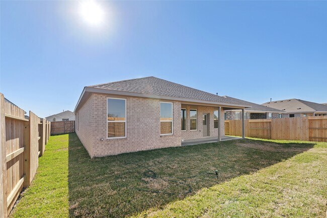 Building Photo - 823 Heaven Dr