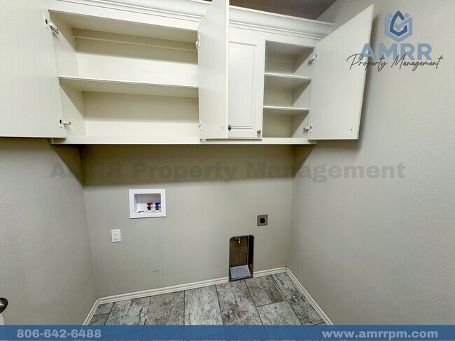 Building Photo - Easy Living with AMRR: Spacious 3-Bedroom Home