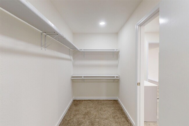 Building Photo - 2218 Poplar Park Dr