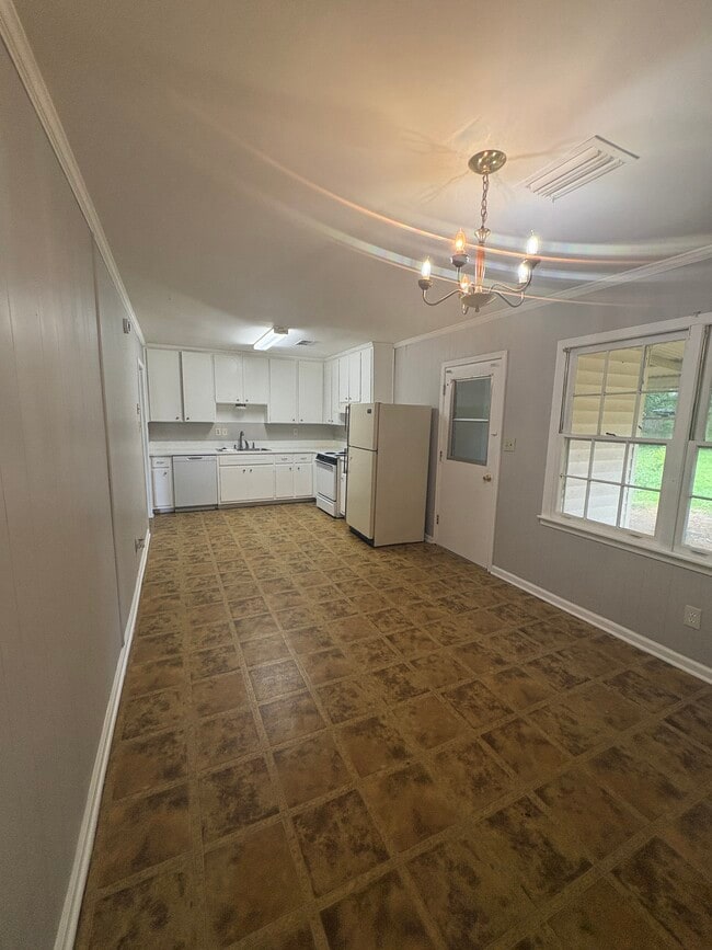 Building Photo - 320 Sultan Ct