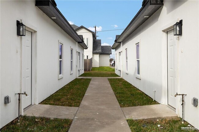 Building Photo - 1321 Joscelyn Dr