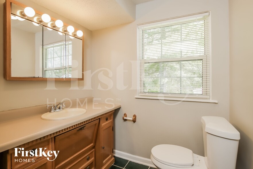 Building Photo - 1399 Sheridan Rd