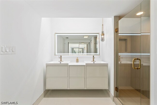 Building Photo - 879 Meadowland Dr