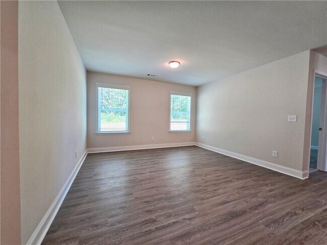 Building Photo - 7325 Yewtree Dr