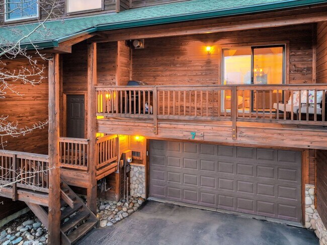 Building Photo - 7 Lookout Ridge Dr