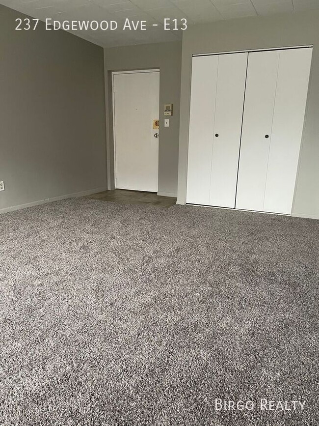 Building Photo - 2 Bedroom Apartment in Pittsburgh! Great L...