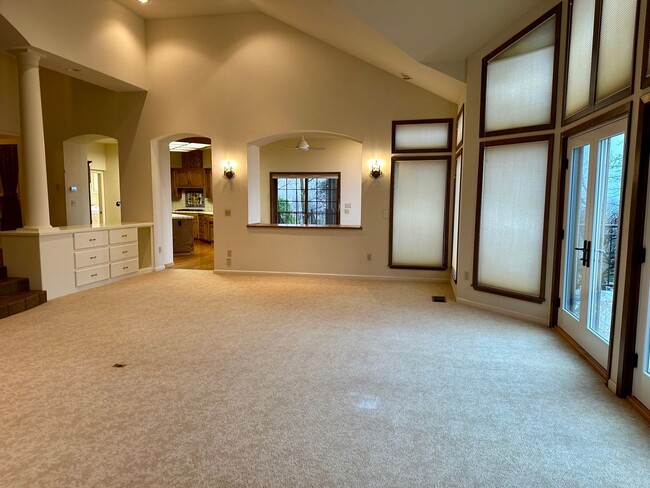 Building Photo - Available now, Executive 4 bdrm home with pool & hot tub!