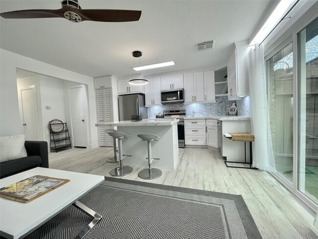 Building Photo - 1801 Huldy St