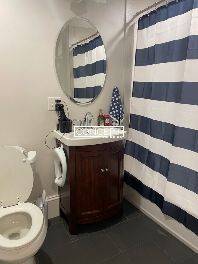 Building Photo - 2045 Beacon St