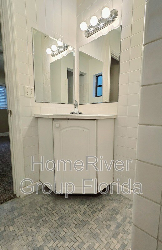 Building Photo - 1700 Aloma Ave