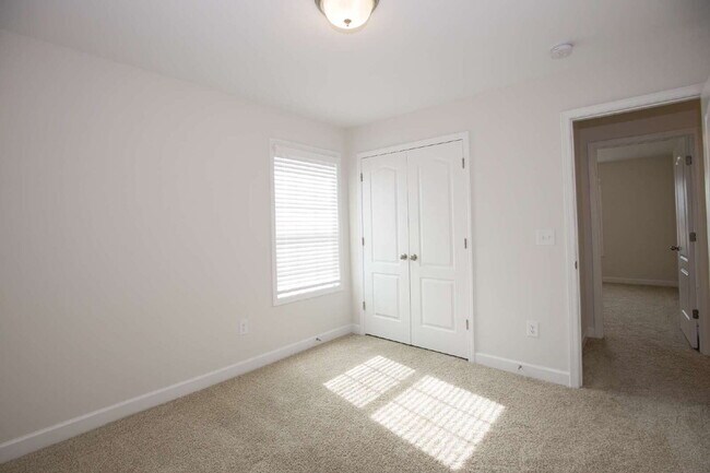 Building Photo - 1170 Camellia Dr