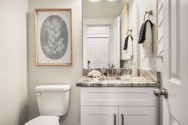 Building Photo - 105 W 7th St