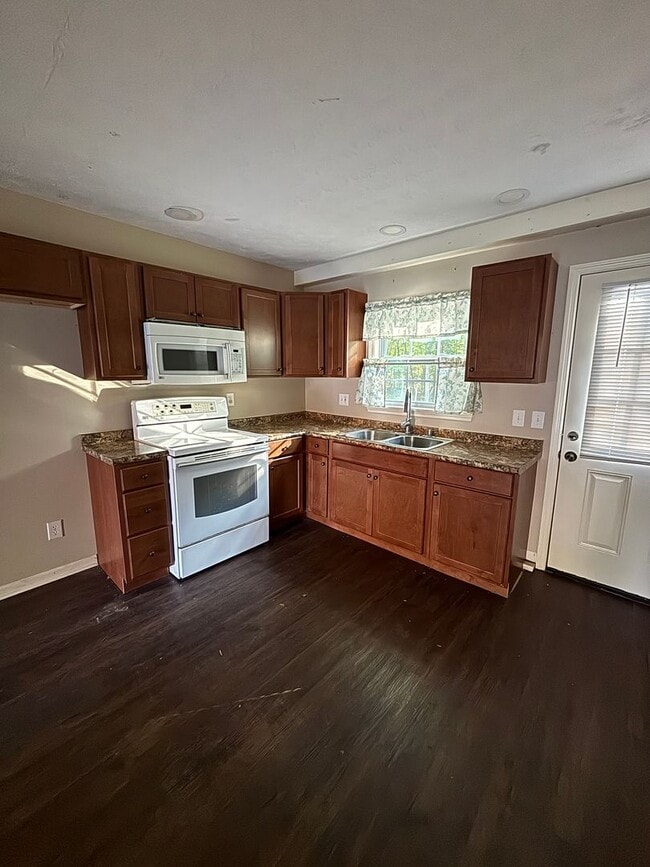 Building Photo - Space, Privacy & Flexibility – All in One Stunning Property