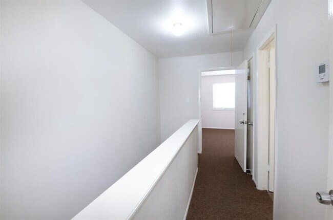 Building Photo - 7950 Grove Ridge Dr