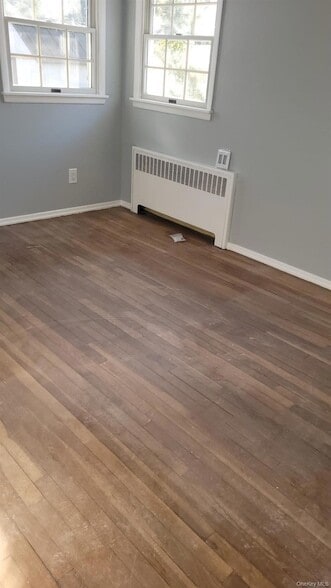 Building Photo - 8 Dee Pl