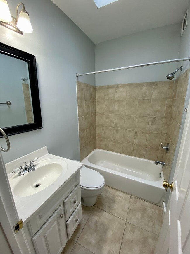 Building Photo - Remodeled 2 Bedroom Townhome in Highlandtown!